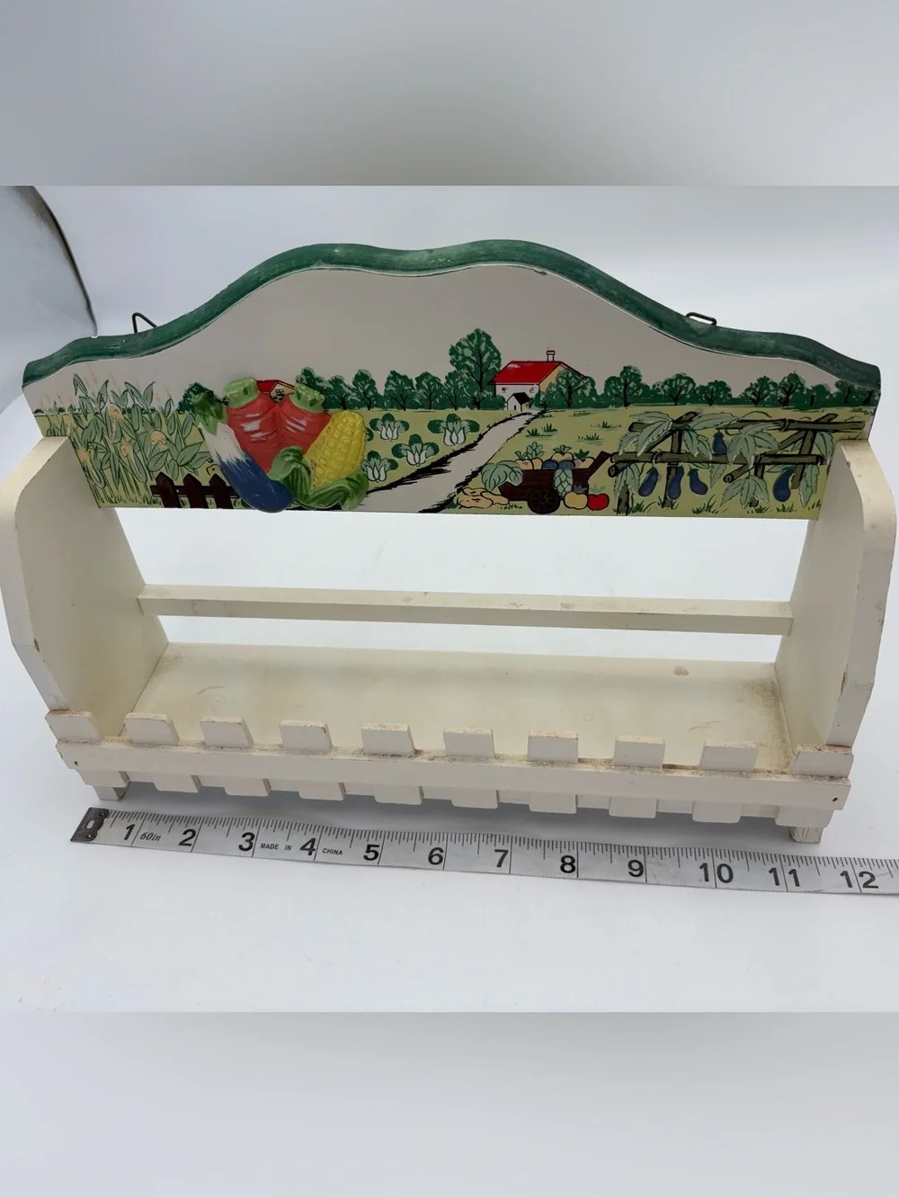 Vintage Farmhouse Vegetable Wall Hanging Shelf in Green, Red, Yellow